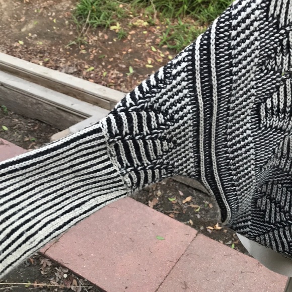 Cream and Black Open Cardigan - Picture 4 of 5